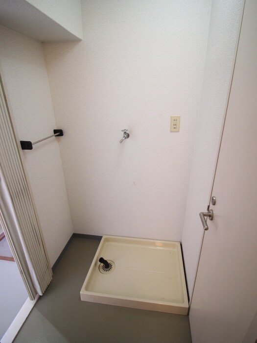 物件内観写真8　(洗濯機置場)