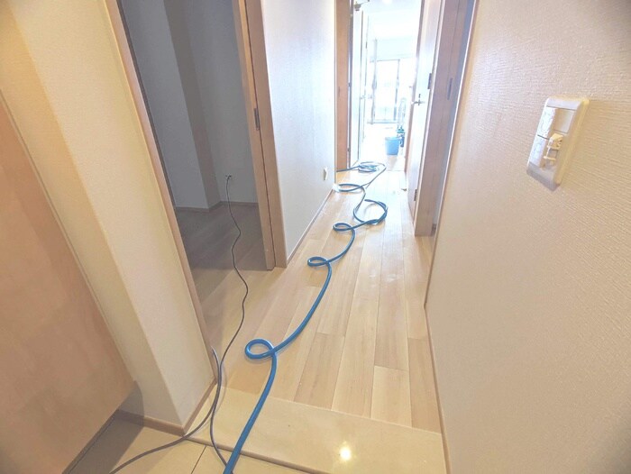 物件内観写真7　(玄関)