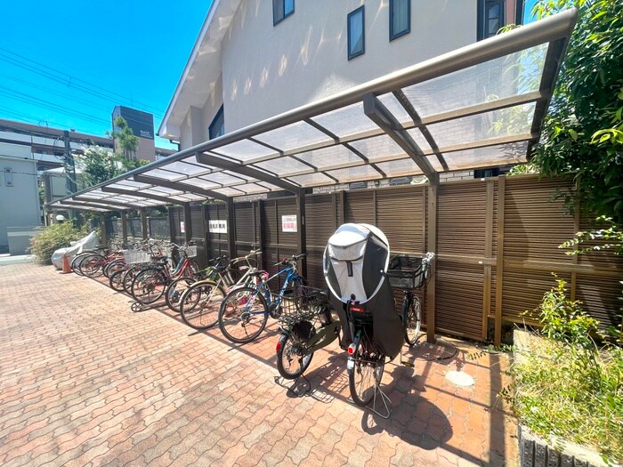 物件外観写真5　(駐輪場)