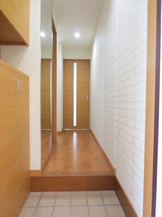 物件内観写真7　(玄関)