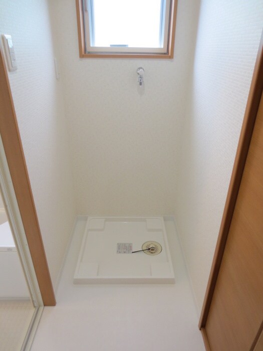 物件内観写真11　(洗濯機置場)