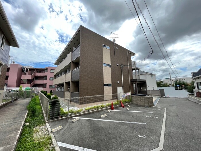 物件外観写真6　(駐車場)