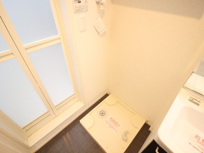 物件内観写真14　(洗濯機置場)