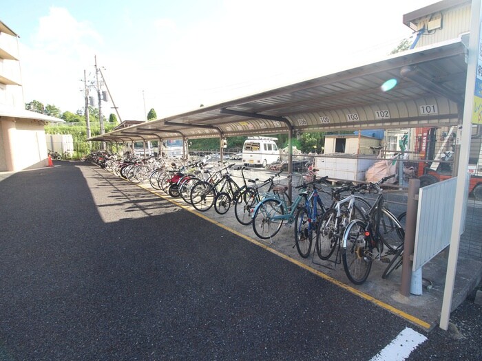 物件外観写真2　(駐輪場)
