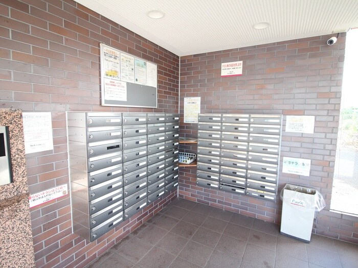 物件外観写真5　(エントランス部分)