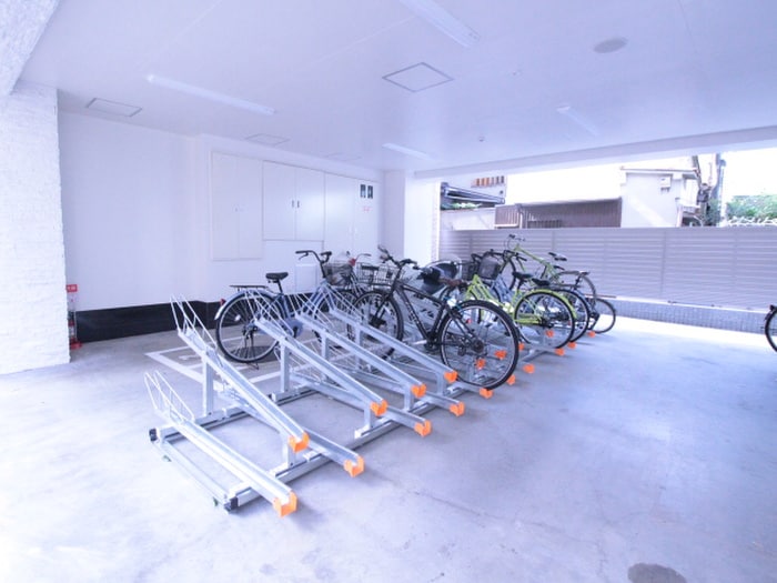 物件外観写真4　(駐輪場)