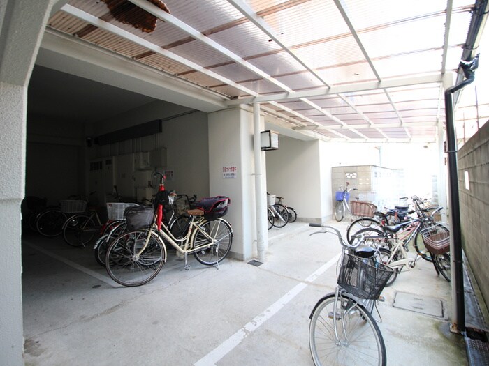 物件外観写真5　(駐輪場)