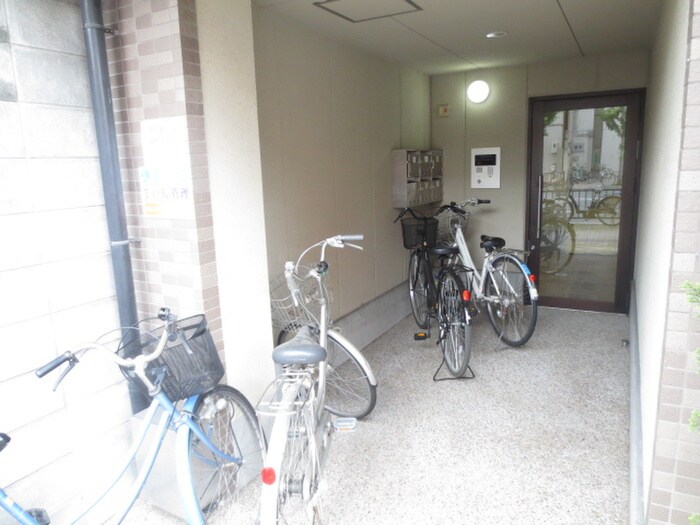 物件外観写真3　(エントランス部分)