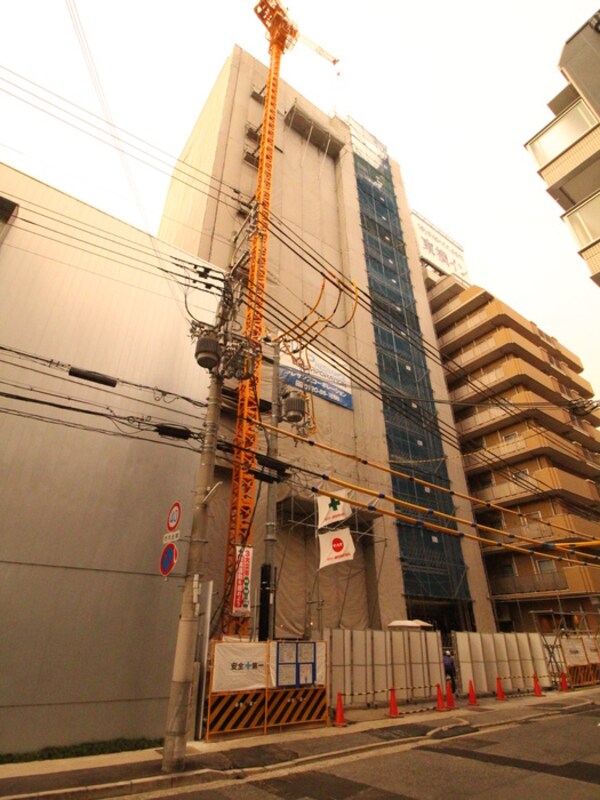 建築中