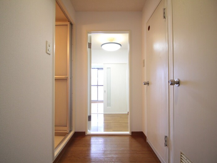 物件内観写真18　(廊下)