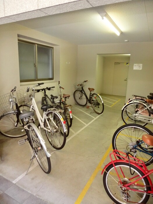 物件外観写真3　(駐輪場)