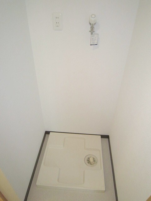 物件内観写真13　(洗濯機置場)