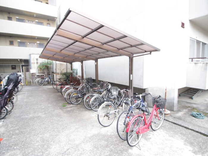 物件外観写真3　(駐輪場)