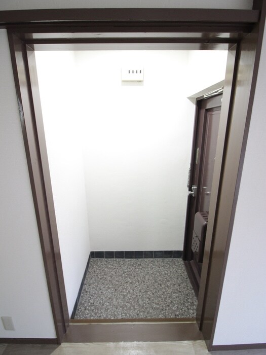 物件内観写真11　(玄関)