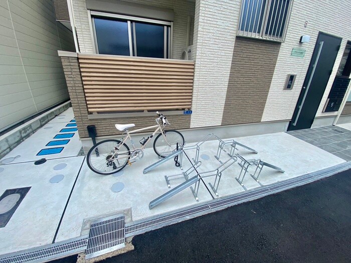 物件外観写真2　(駐輪場)