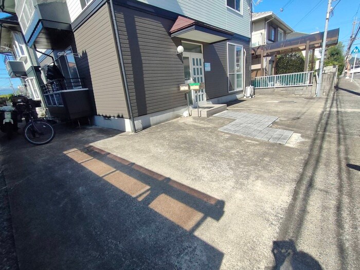 物件外観写真3　(駐車場)