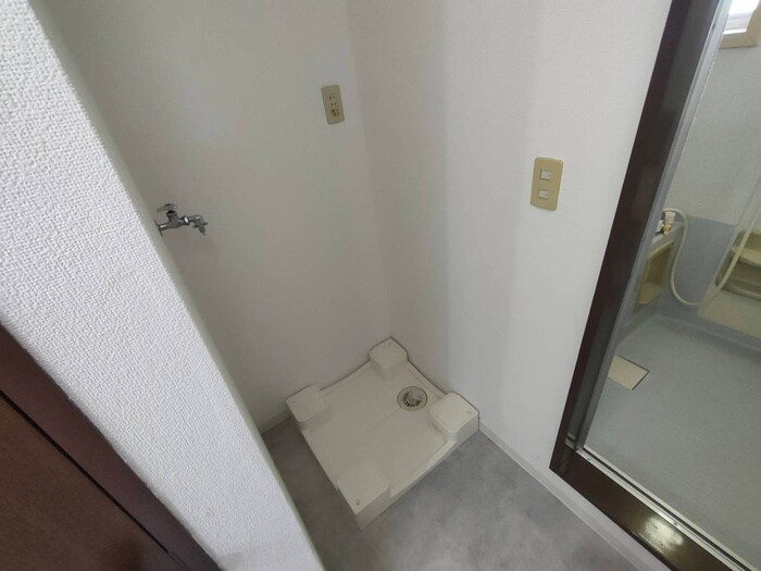 物件内観写真14　(洗濯機置場)