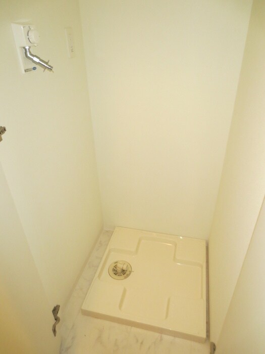 物件内観写真15　(洗濯機置場)