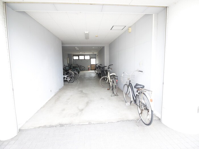 物件外観写真5　(駐輪場)