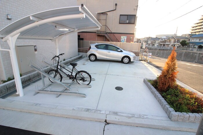 物件外観写真5　(駐車場)