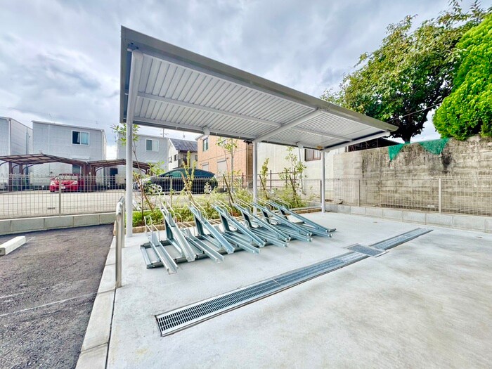 物件外観写真5　(駐輪場)