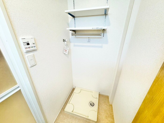 物件内観写真12　(洗濯機置場)
