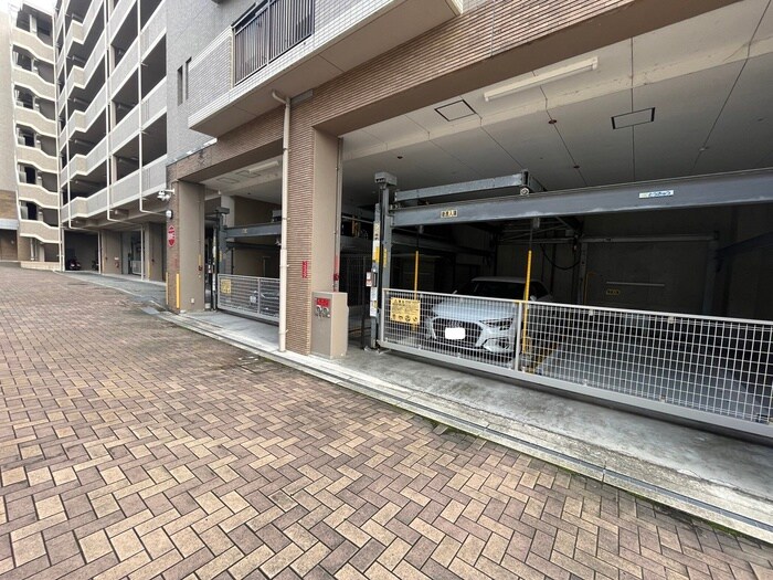 物件外観写真5　(駐車場)