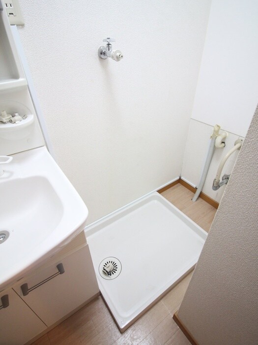 物件内観写真11　(洗濯機置場)