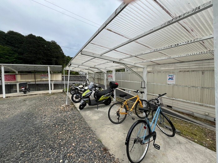 物件外観写真3　(駐輪場)