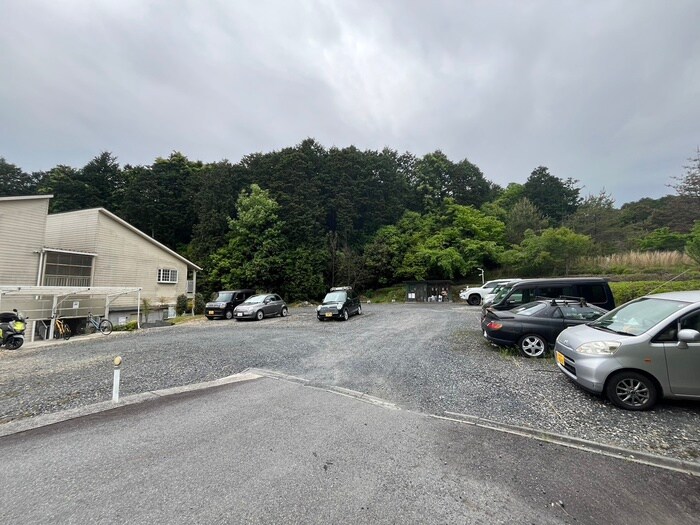物件外観写真4　(駐車場)