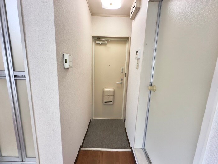 物件内観写真17　(玄関)