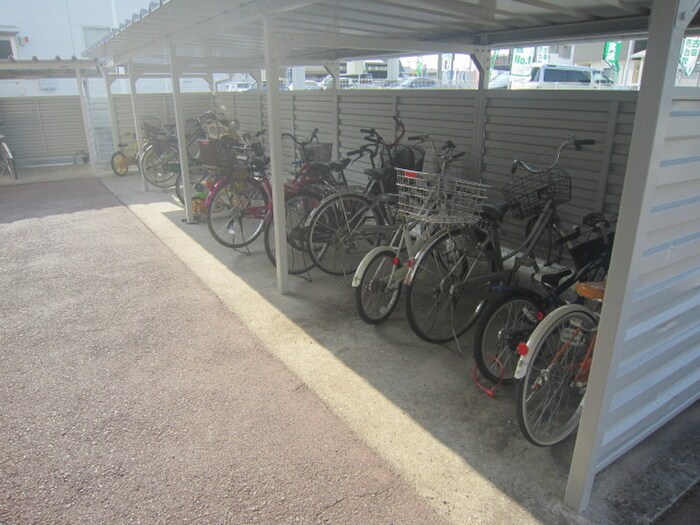 物件外観写真3　(駐輪場)