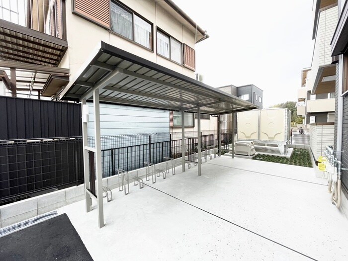 物件外観写真3　(駐輪場)