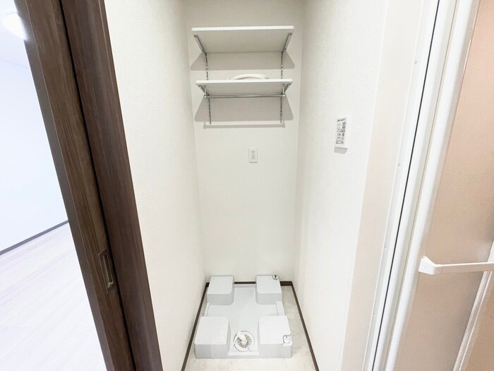 物件内観写真14　(洗濯機置場)