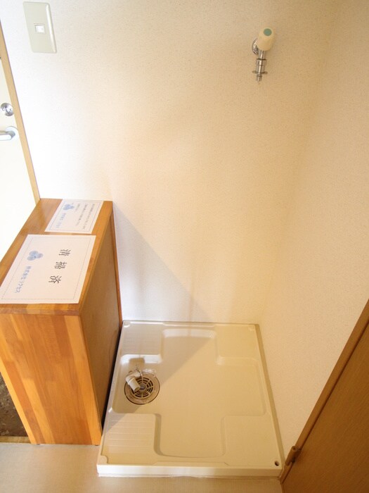 物件内観写真13　(洗濯機置場)