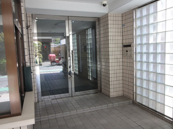 物件外観写真2　(エントランス部分)