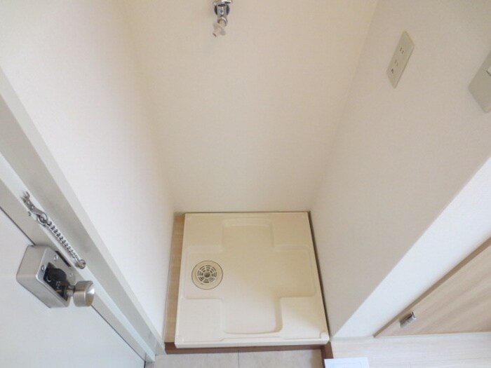 物件内観写真13　(洗濯機置場)