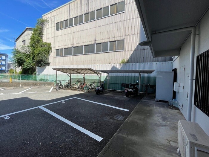 物件外観写真4　(駐輪場)