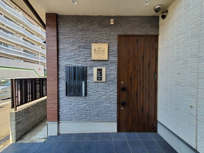 物件外観写真4　(エントランス部分)