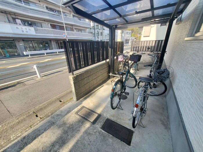 物件外観写真5　(駐輪場)