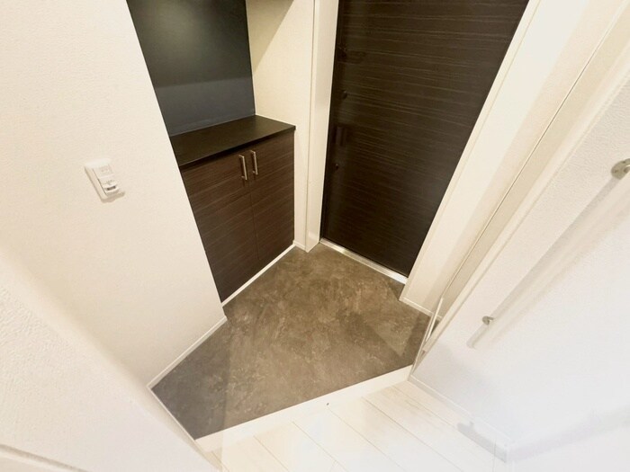 物件内観写真11　(玄関)