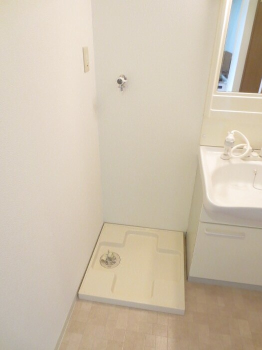 物件内観写真9　(洗濯機置場)