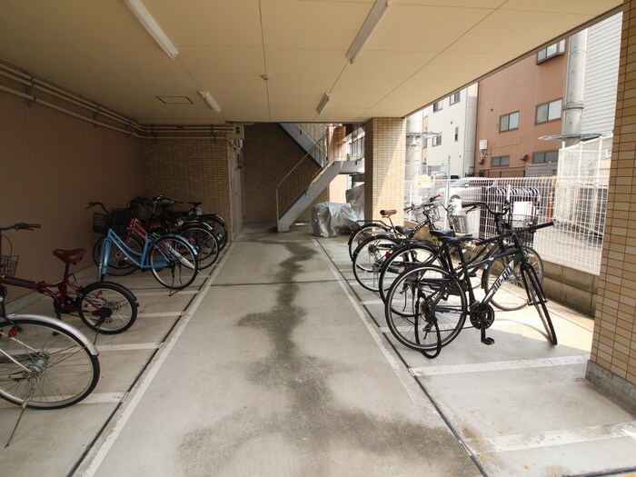 物件外観写真5　(駐輪場)