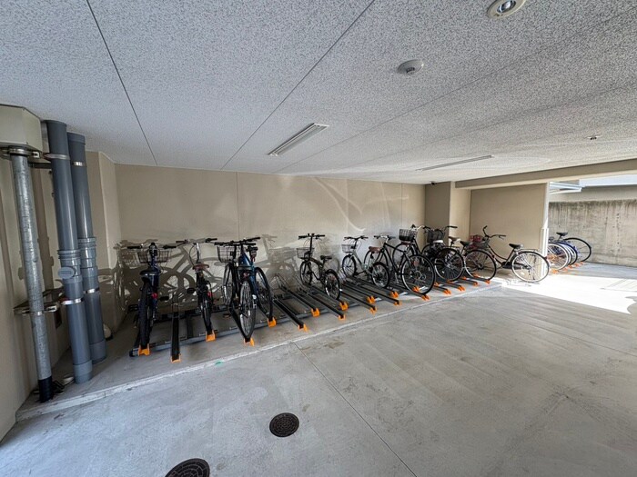 物件外観写真5　(駐輪場)