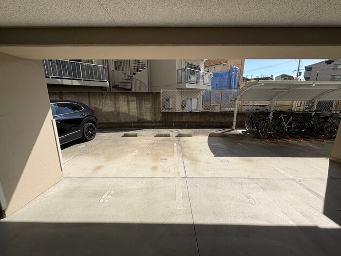 物件外観写真6　(駐車場)