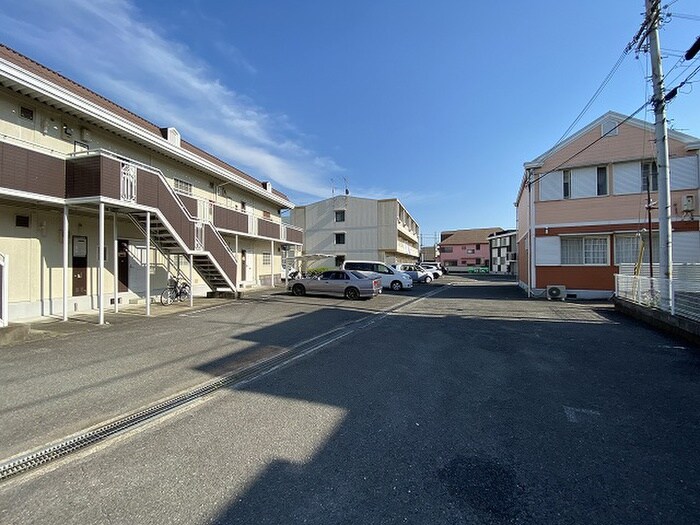 物件外観写真6　(駐車場)