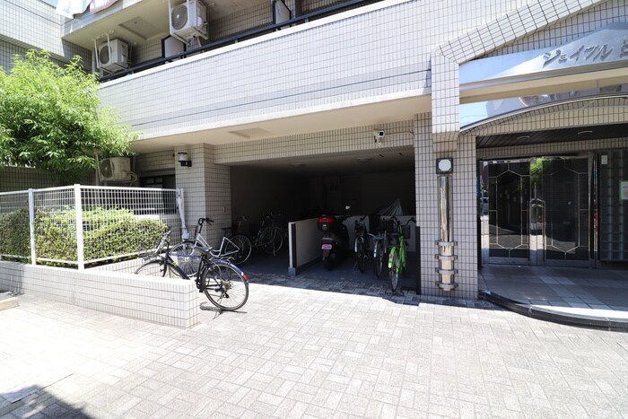 物件外観写真3　(駐輪場)