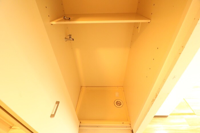 物件内観写真14　(洗濯機置場)