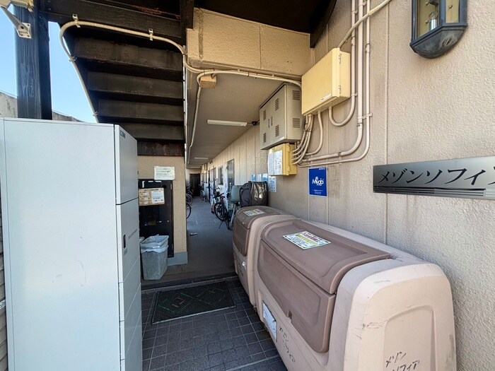 物件外観写真2　(エントランス部分)