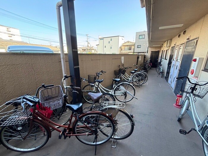 物件外観写真6　(駐輪場)